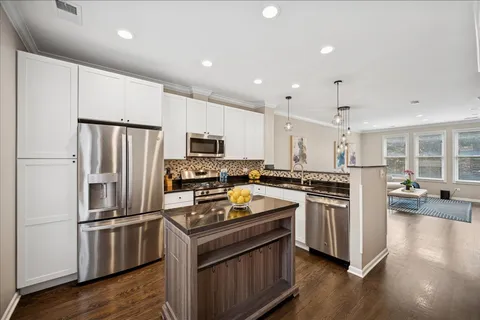 $755,000 | 634 West Oak Street, Chicago, IL 60610