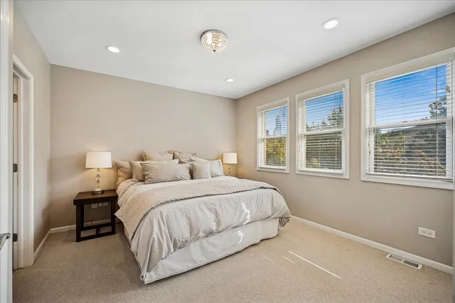 $755,000 | 634 West Oak Street, Chicago, IL 60610