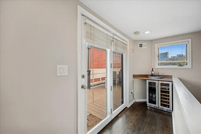 $755,000 | 634 West Oak Street, Chicago, IL 60610