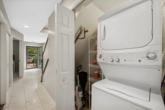 $755,000 | 634 West Oak Street, Chicago, IL 60610