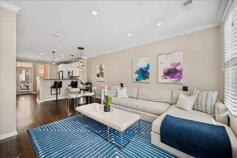 $755,000 | 634 West Oak Street, Chicago, IL 60610