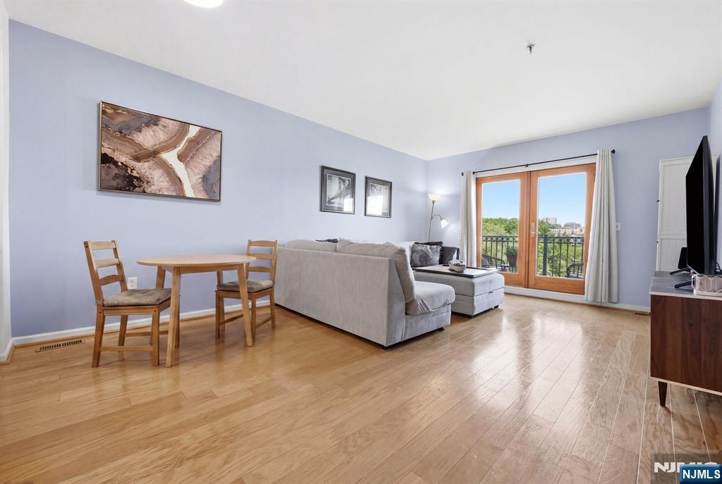 242 The Promenade, Unit 242 Edgewater, NJ 07020 - Photo 2 of 49