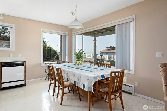 $1,254,000 | 1505 West Beach Road, Oak Harbor, WA 98277