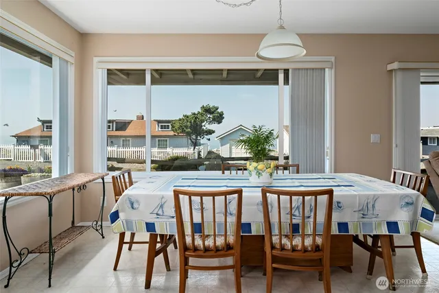 $1,254,000 | 1505 West Beach Road, Oak Harbor, WA 98277