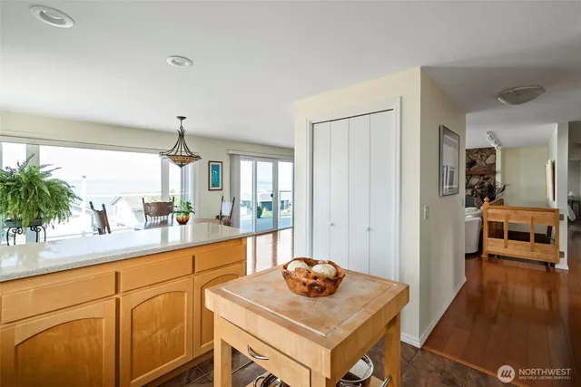 $1,254,000 | 1505 West Beach Road, Oak Harbor, WA 98277