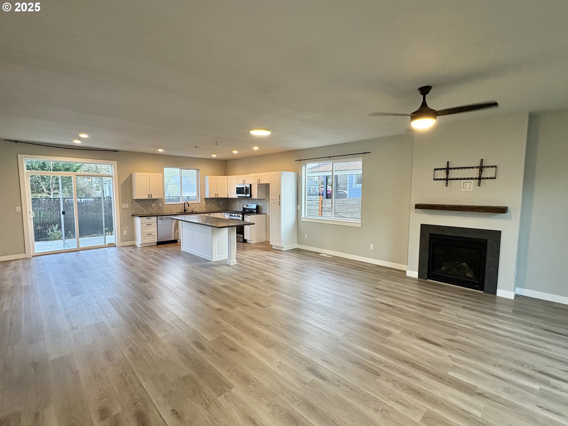 2443 26th Avenue Forest Grove, OR 97116 - Photo 3 of 24