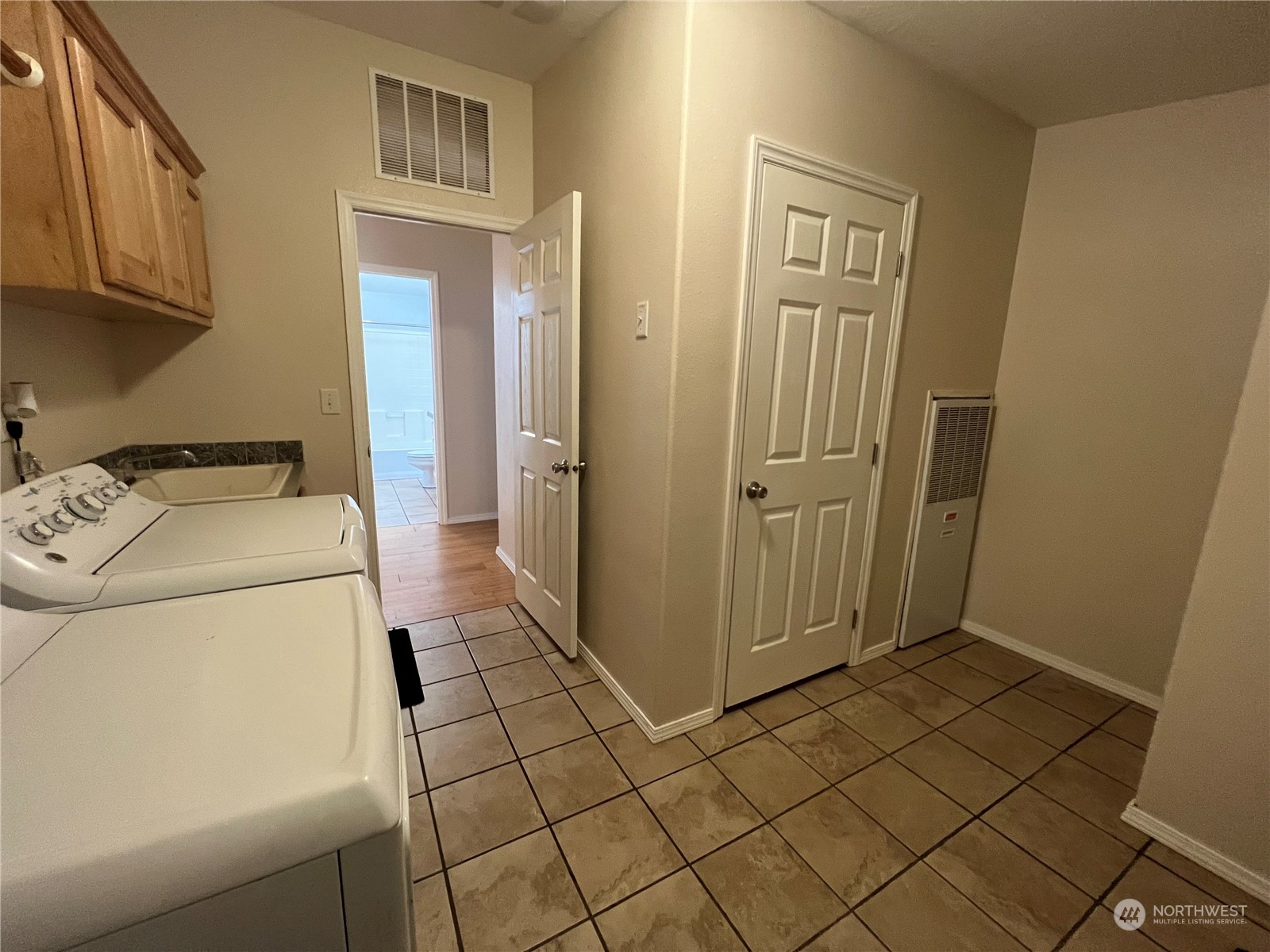827 Cousins Road, Unit 27 Chehalis, WA 98532 - Photo 28 of 38 a utility room with dryer and washer