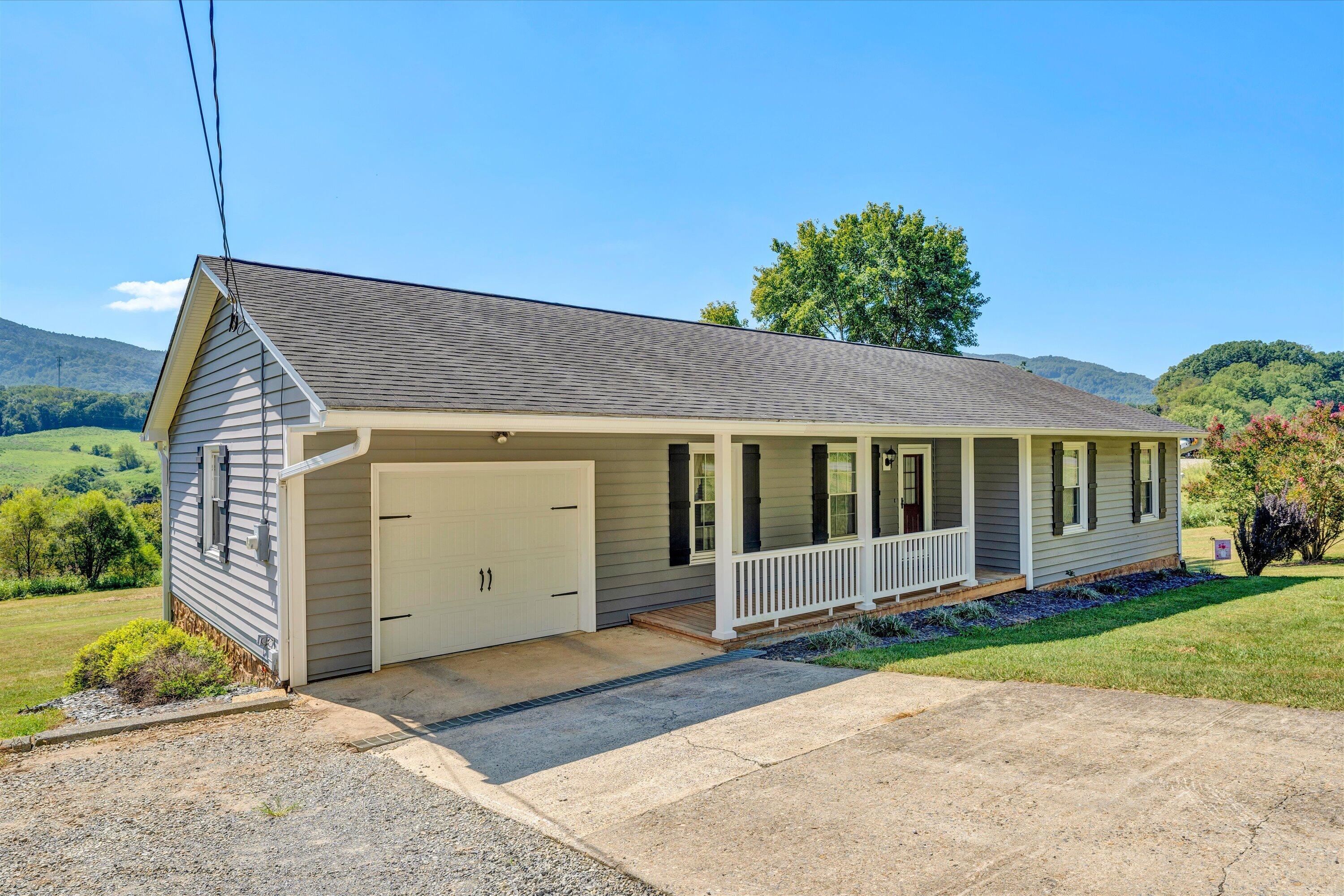 6180 Poage Valley Road Roanoke, VA 24018 - Photo 3 of 46 05-DSC01317