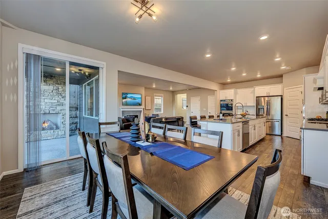 $975,000 | 28902 239th Avenue Southeast, Maple Valley, WA 98010