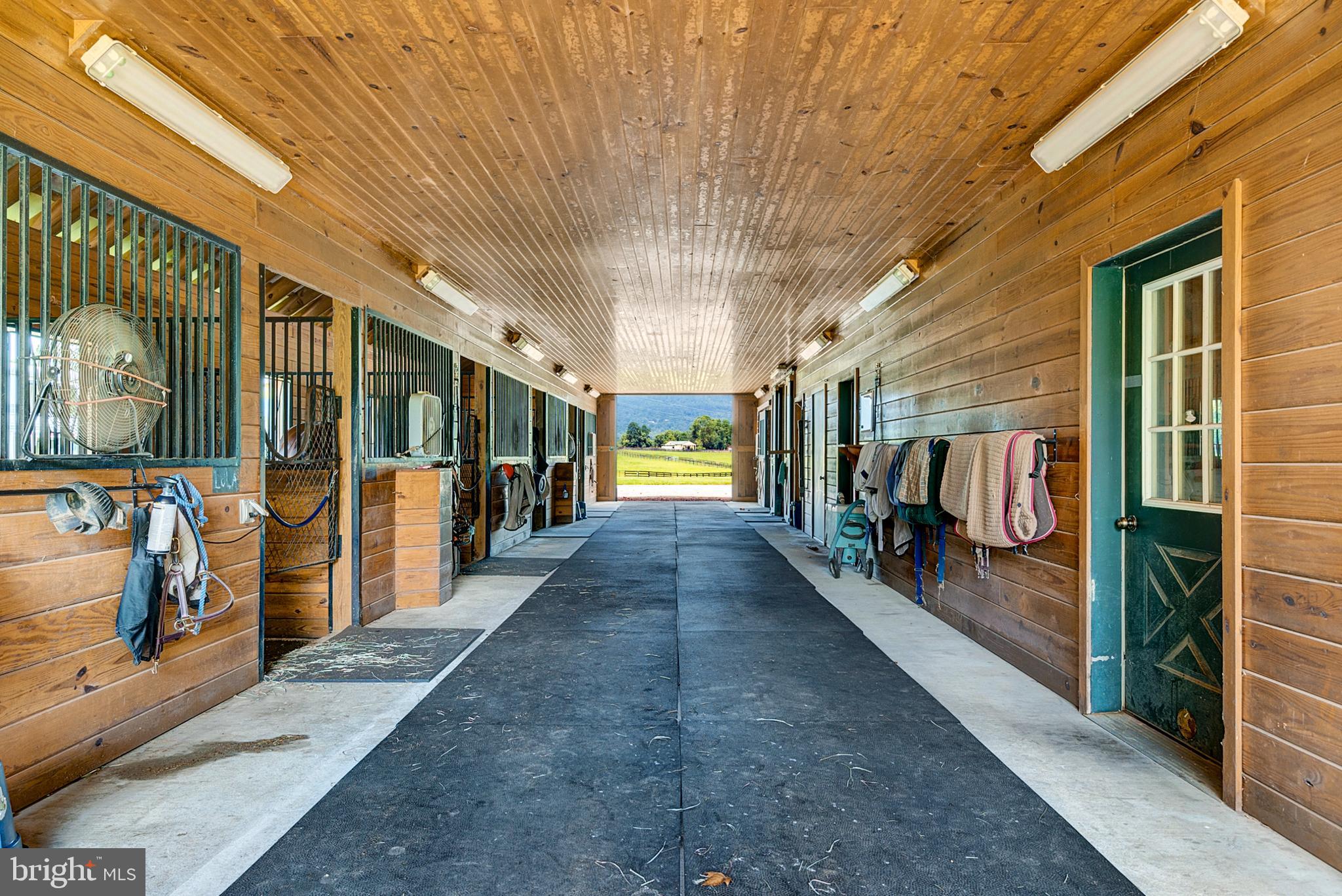 20022 Trappe Road Bluemont, VA 20135 - Photo 59 of 97 With center aisle