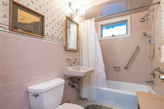 $275,000 | 17 Randall Street, Chicopee, MA 01013