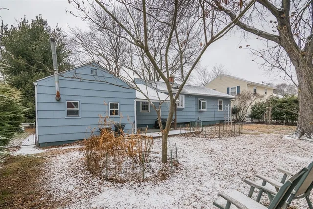 $275,000 | 17 Randall Street, Chicopee, MA 01013