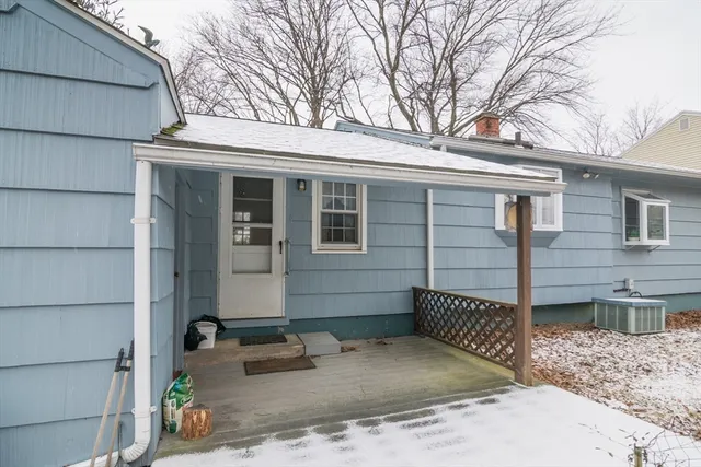 $275,000 | 17 Randall Street, Chicopee, MA 01013