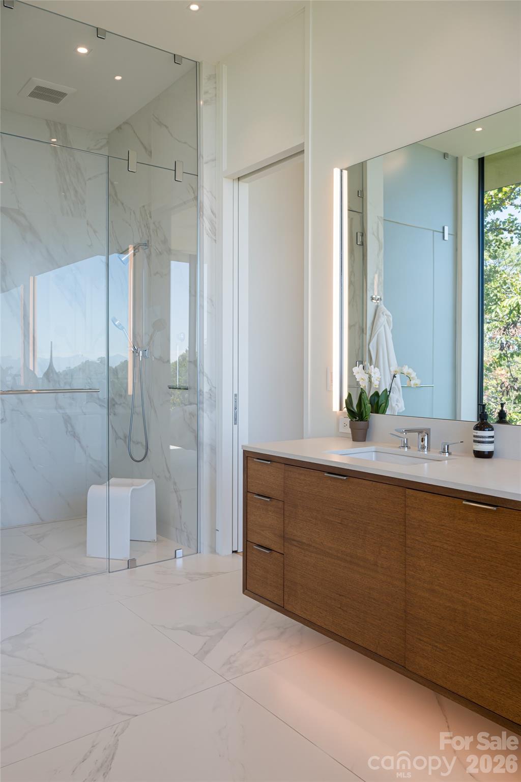 353 Retreat Ridge Way Asheville, NC 28804 - Photo 28 of 48 a bathroom with a tub sink and mirror