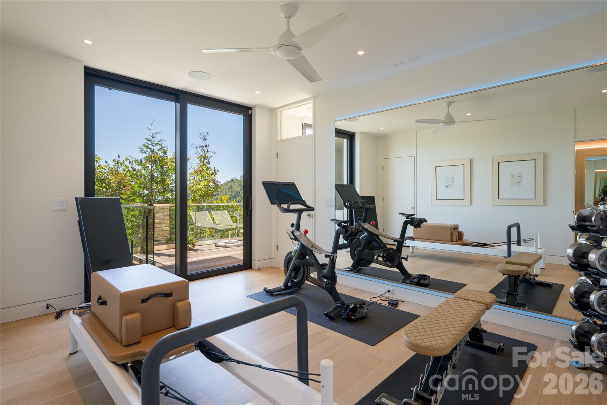 353 Retreat Ridge Way Asheville, NC 28804 - Photo 41 of 48 a living room with furniture