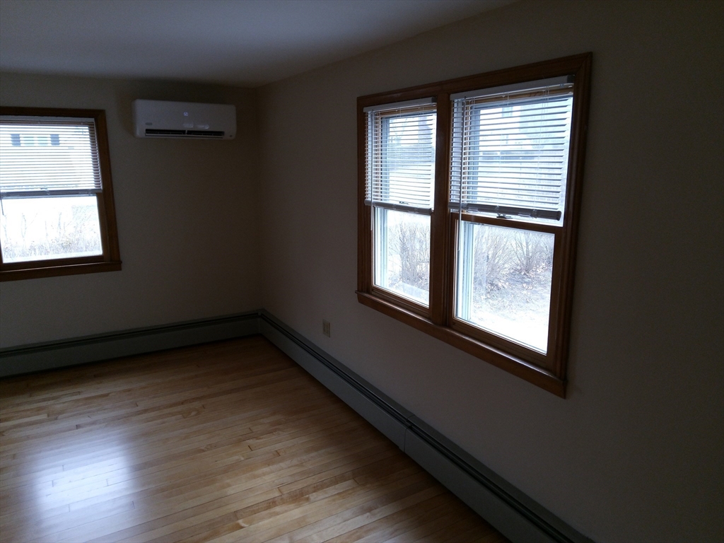 121 King Philip Road Worcester, MA 01606 - Photo 9 of 31