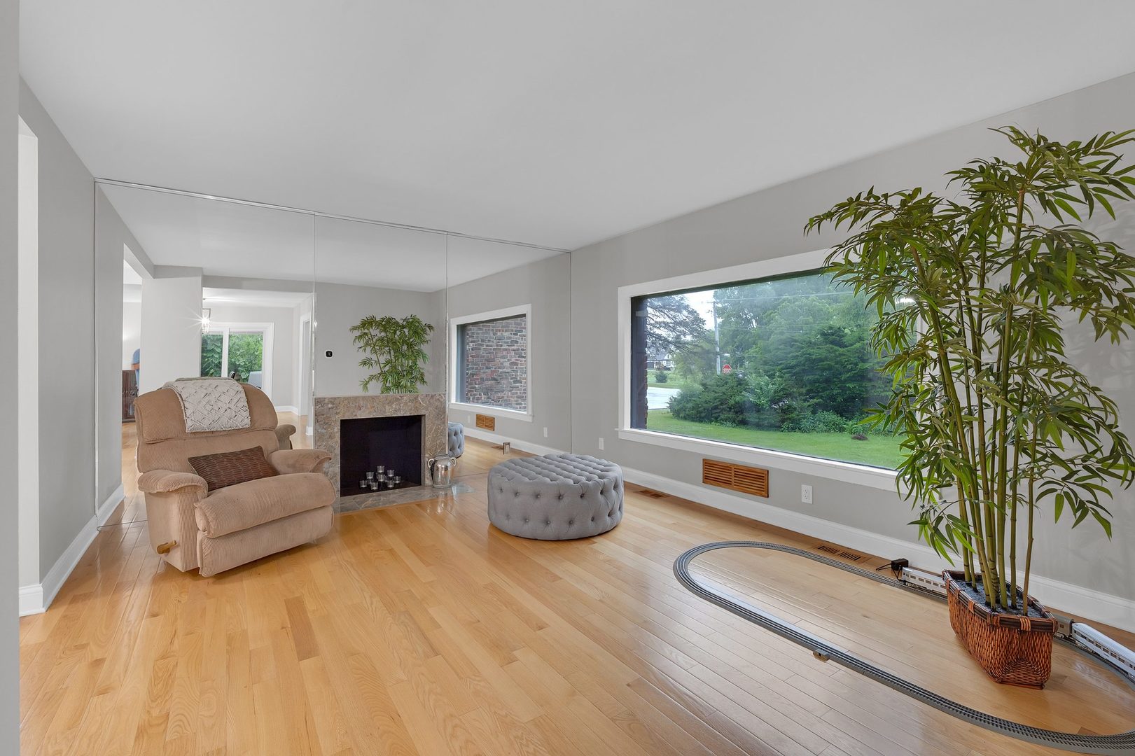 2330 Coach Road Long Grove, IL 60047 - Photo 3 of 32