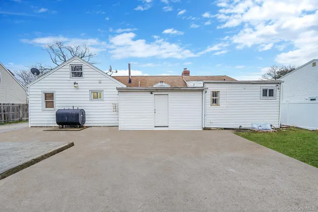 $629,999 | 1 Holbrook Street, Bay Shore, NY 11706