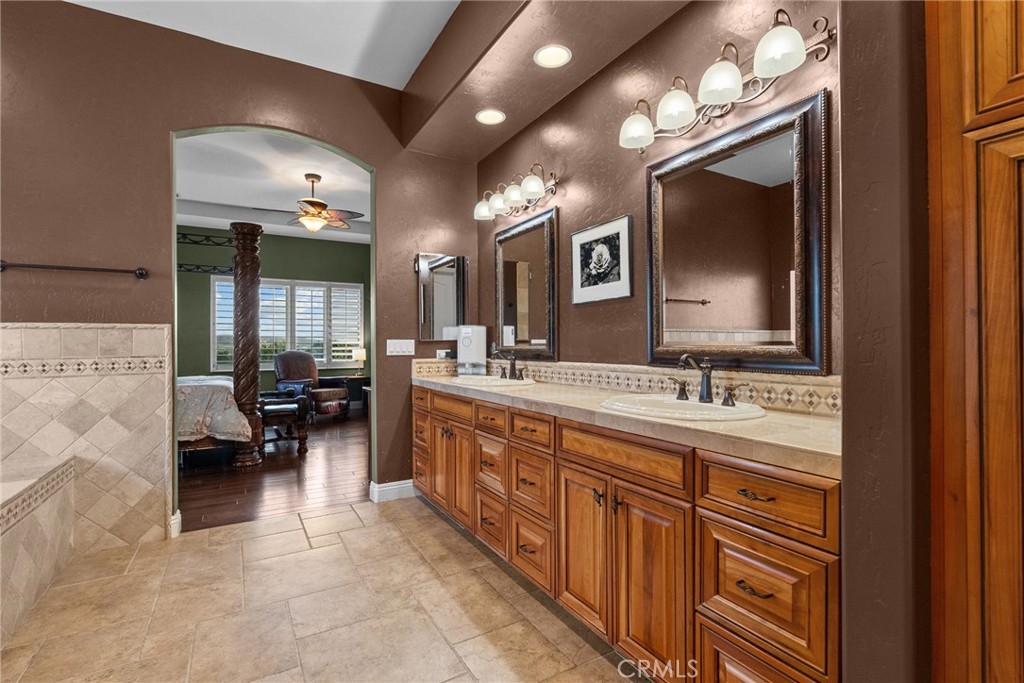 35394 Linda Rosea Road Temecula, CA 92592 - Photo 36 of 69 a spacious bathroom with a double vanity sink and a mirror