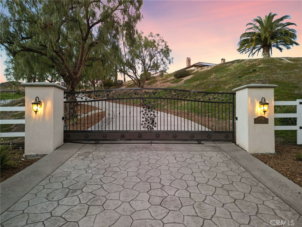 35394 Linda Rosea Road Temecula, CA 92592 - Photo 69 of 69 a view of a entrance gate of a house