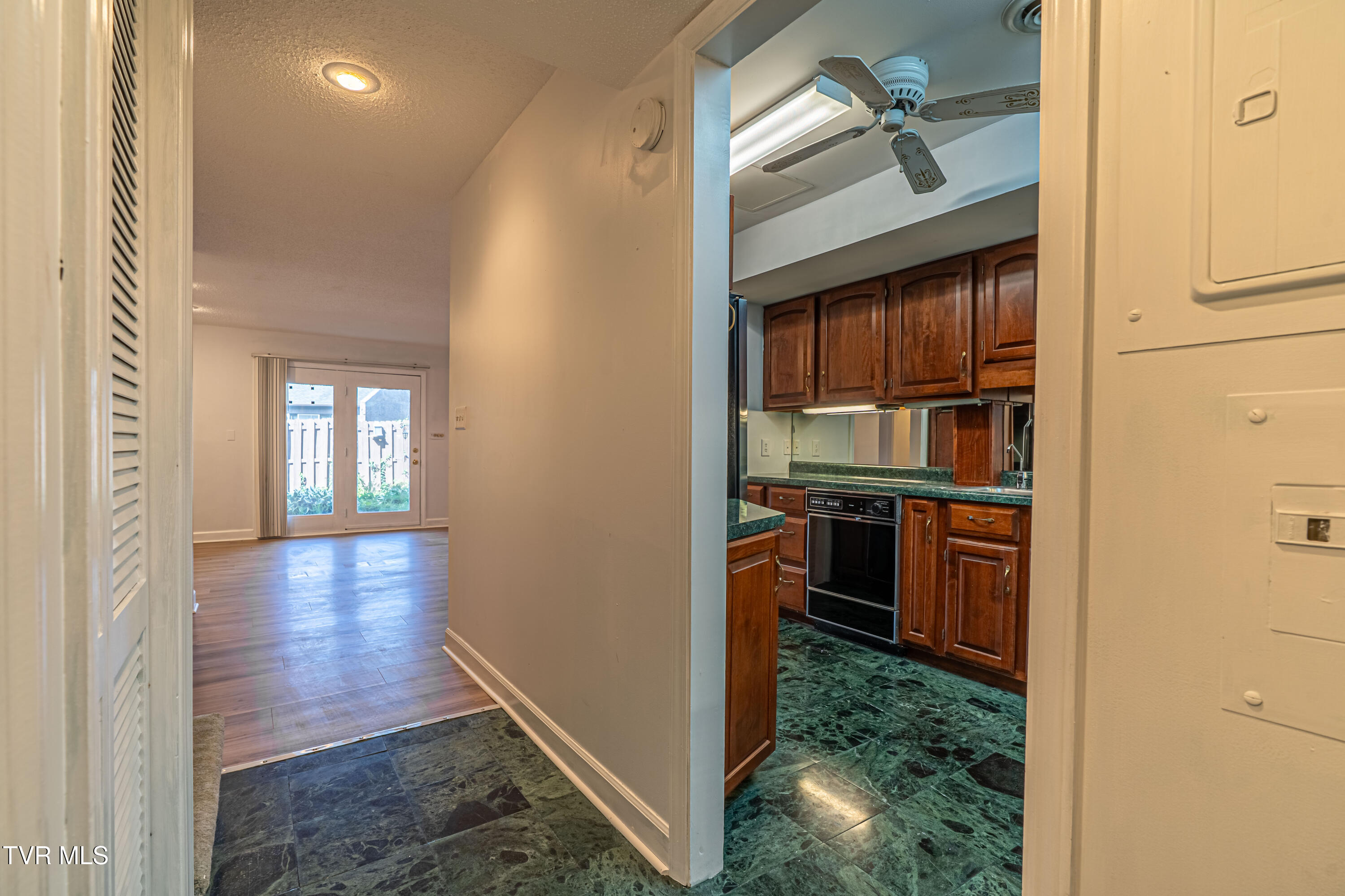 809 7th Street, Unit 809 Bristol, TN 37620 - Photo 4 of 34 809 7th-27