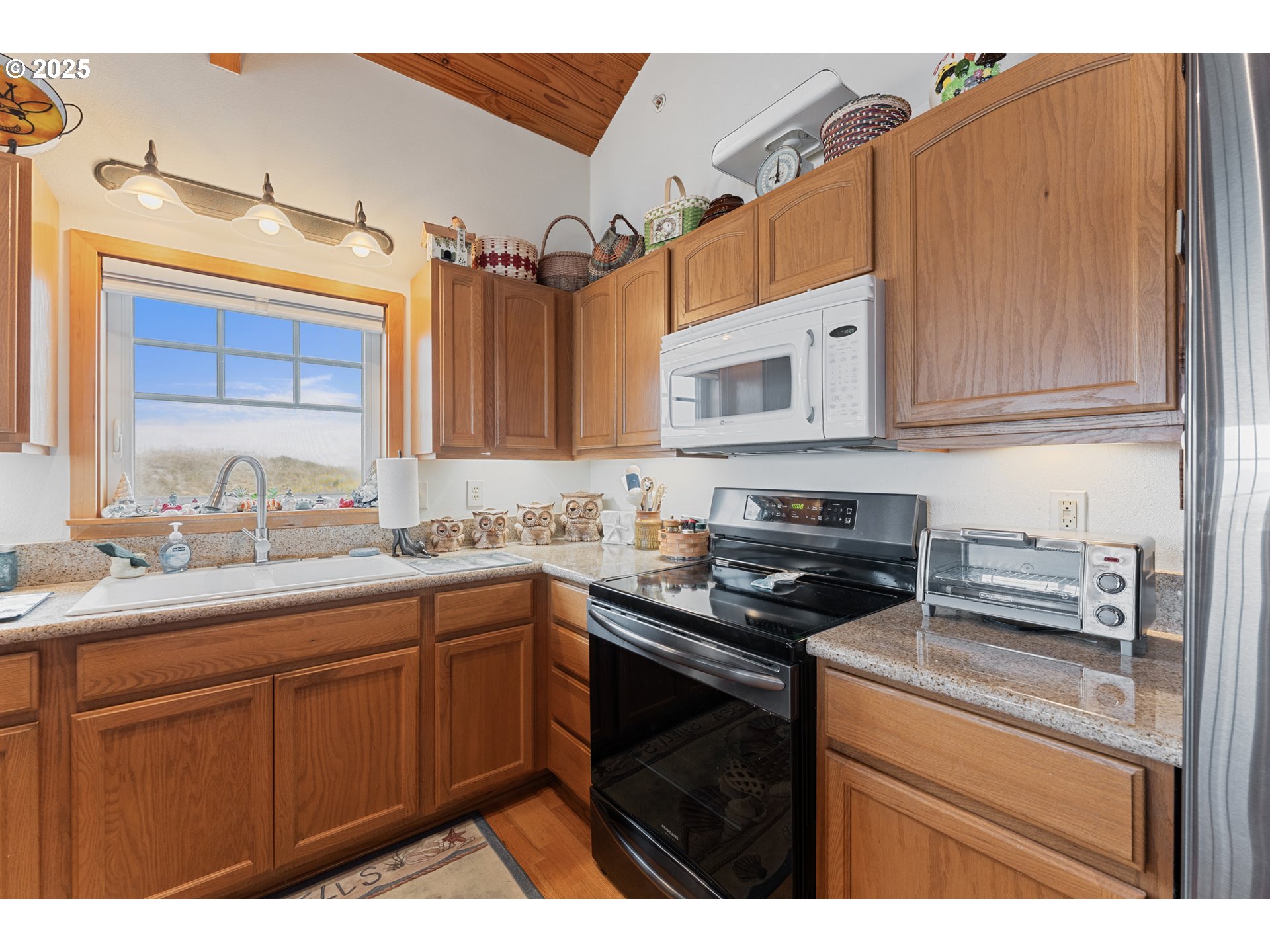 1313 Village Loop Bandon, OR 97411 - Photo 12 of 30