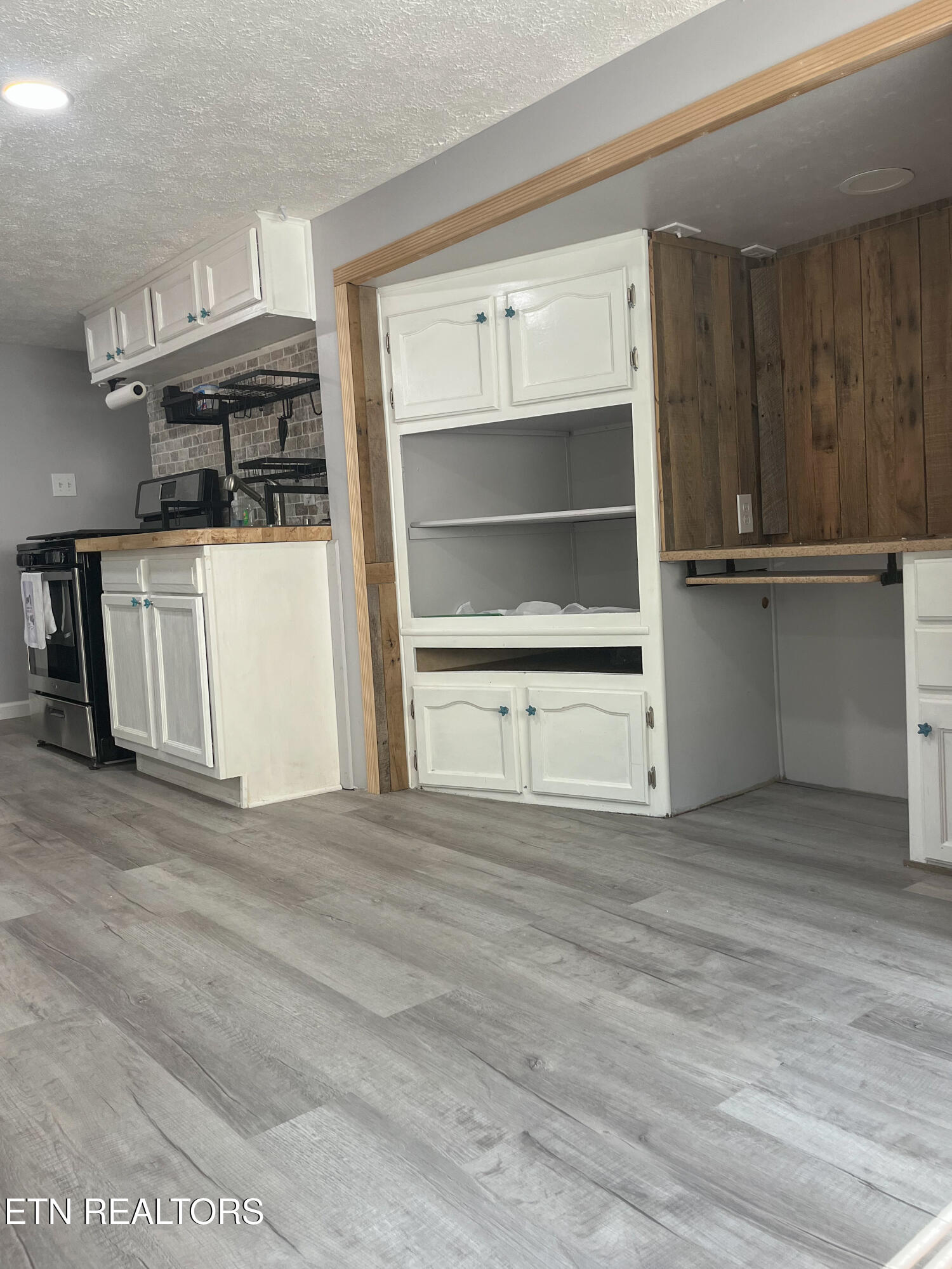 155 Commanche Trail Crossville, TN 38572 - Photo 12 of 28 IMG_8156