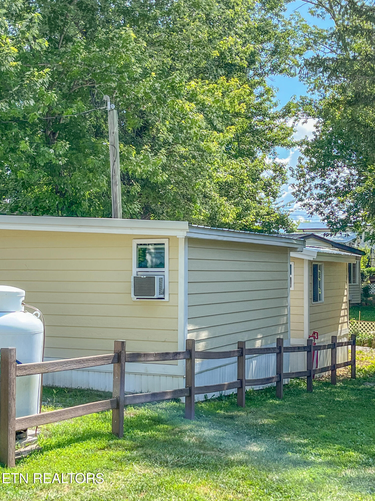 155 Commanche Trail Crossville, TN 38572 - Photo 2 of 28 IMG_8137