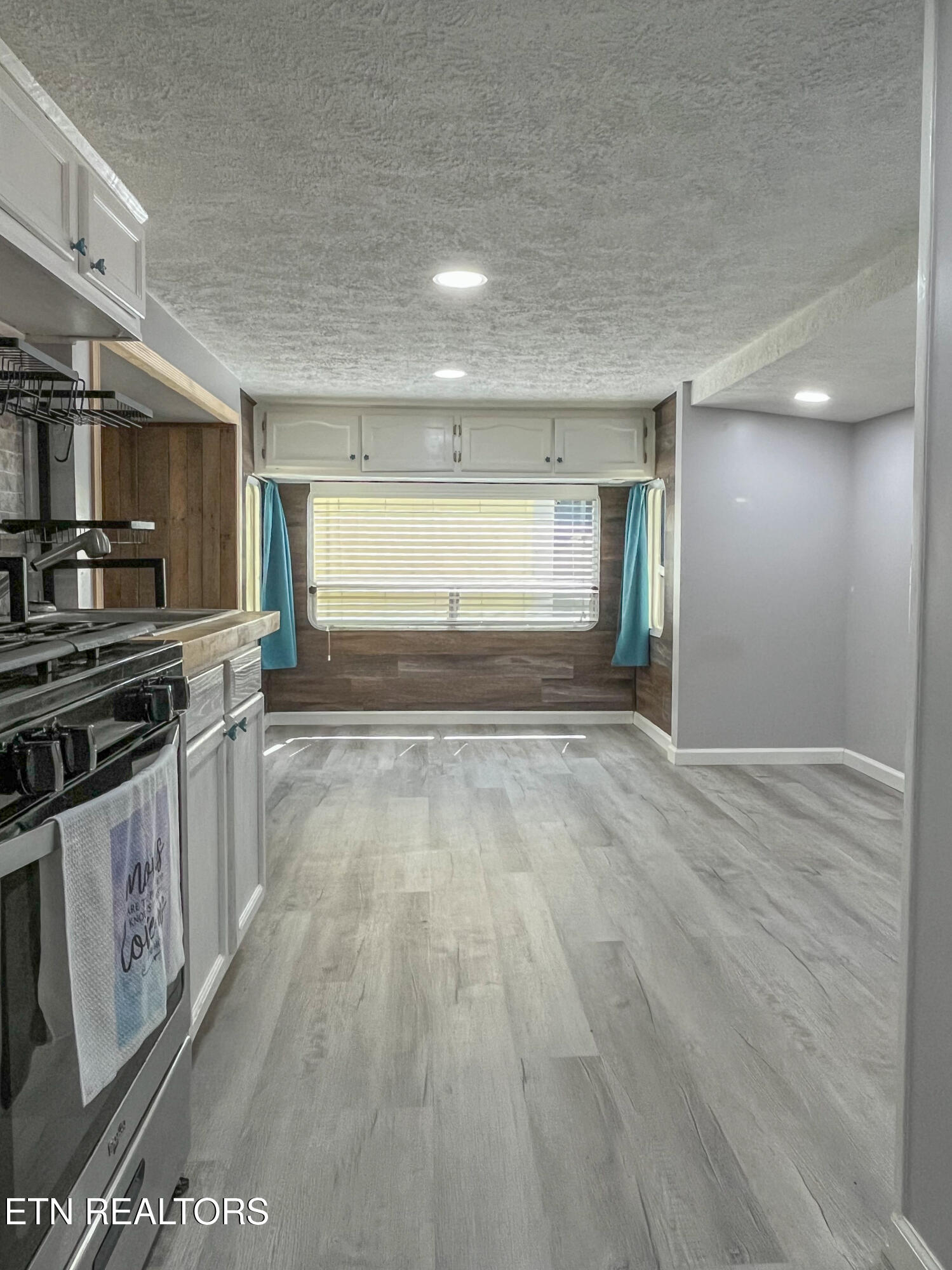 155 Commanche Trail Crossville, TN 38572 - Photo 5 of 28 IMG_8148