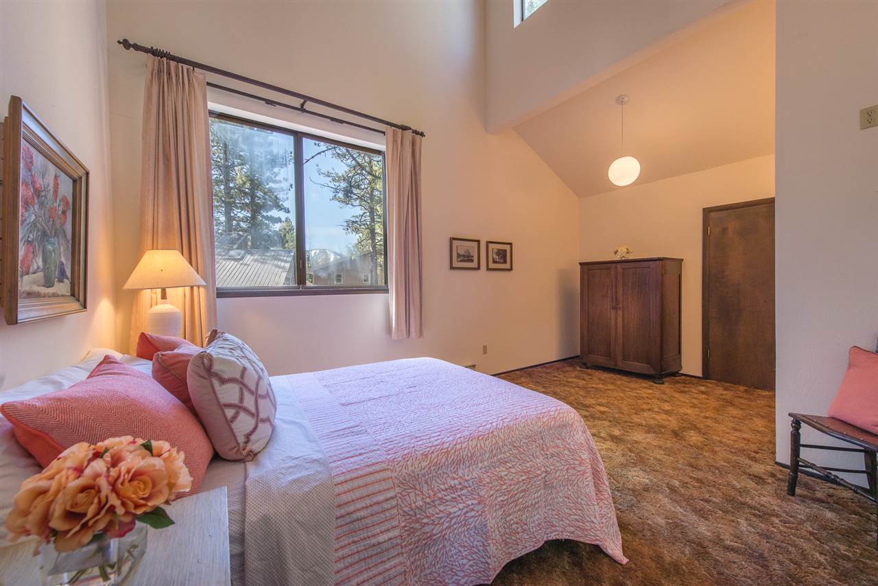 10163 Shore Pine Road Truckee, CA 96161 - Photo 16 of 21 Gallery Image 16