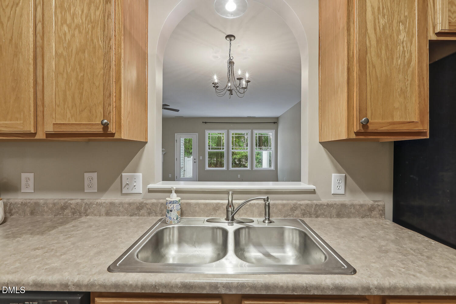 2506 Bryarton Village Way Raleigh, NC 27606 - Photo 7 of 36 013