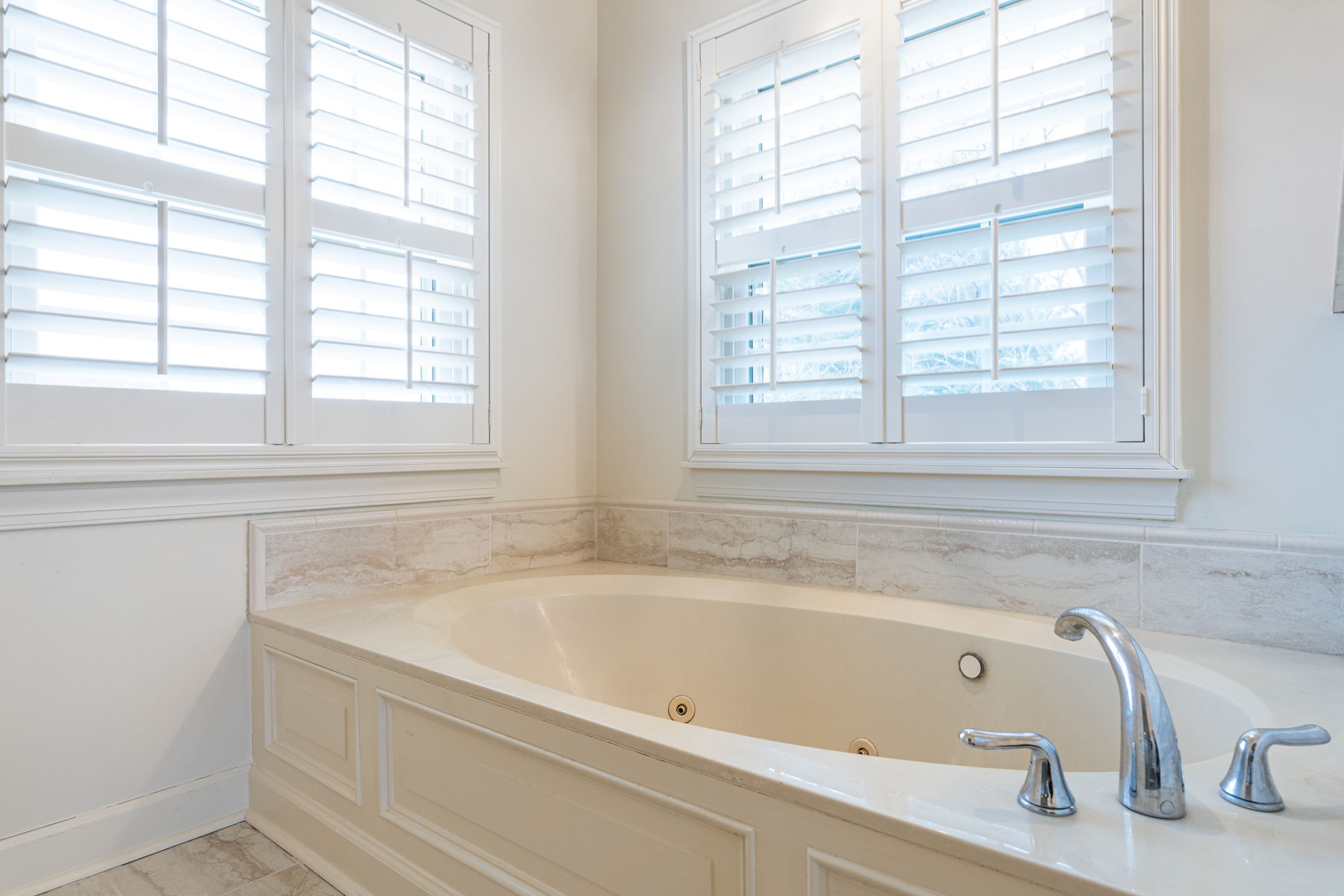 910 Riverbend Road Nashville, TN 37221 - Photo 24 of 48 a bathroom with bathtub and window