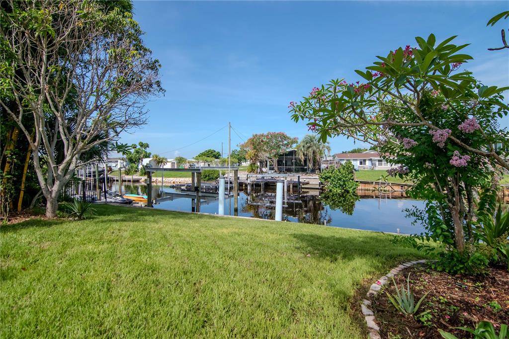 106 Steven Street Ruskin, FL 33570 - Photo 4 of 38
