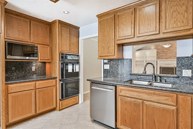 $565,000 | 803 Greenbriar Drive, Friendswood, TX 77546