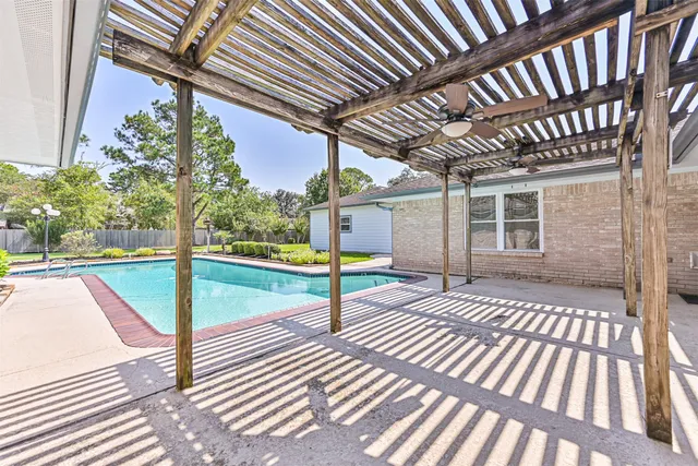 $565,000 | 803 Greenbriar Drive, Friendswood, TX 77546