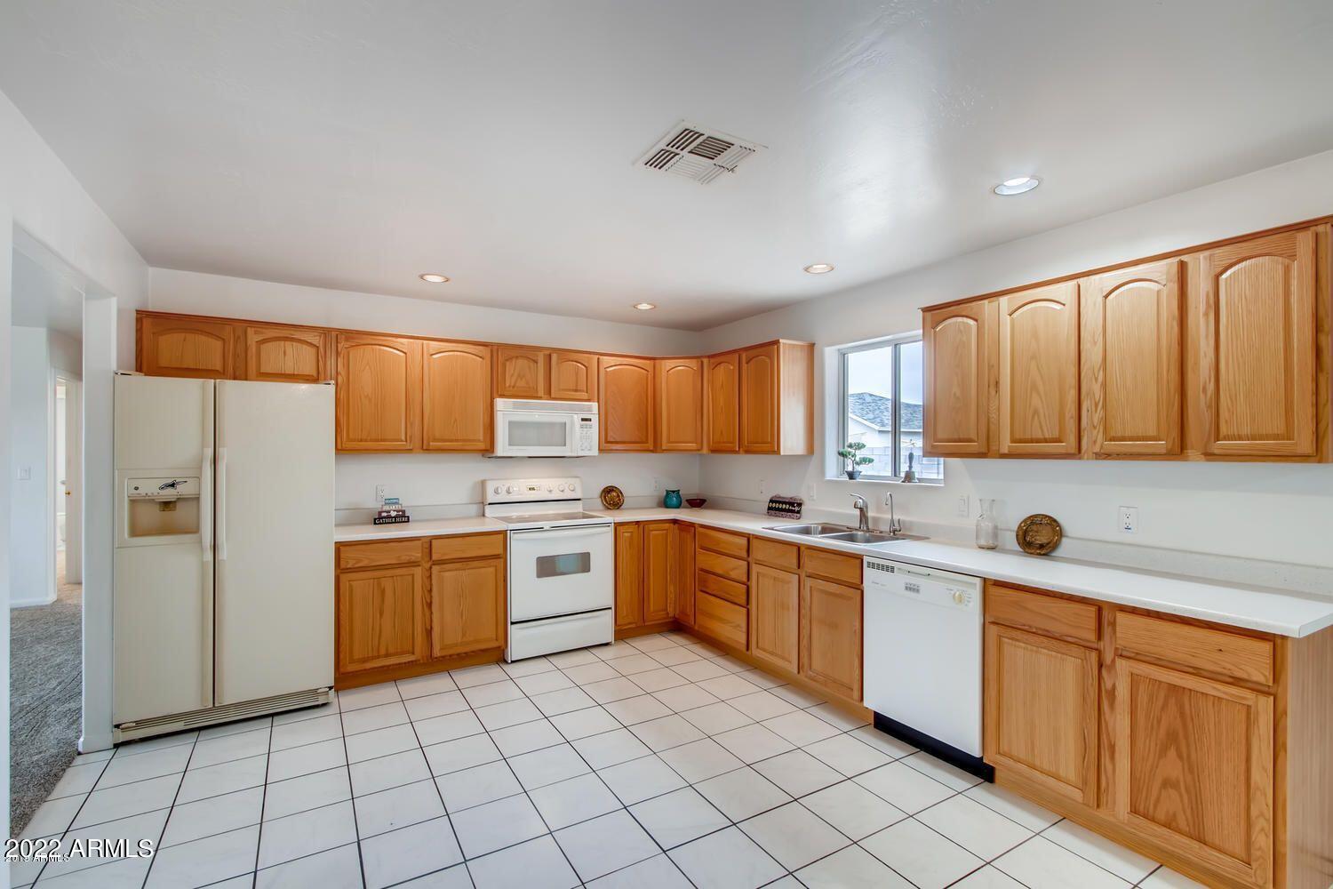 126 North Signal Butte Road Apache Junction, AZ 85120 - Photo 3 of 11 20191226193110325838000000-o