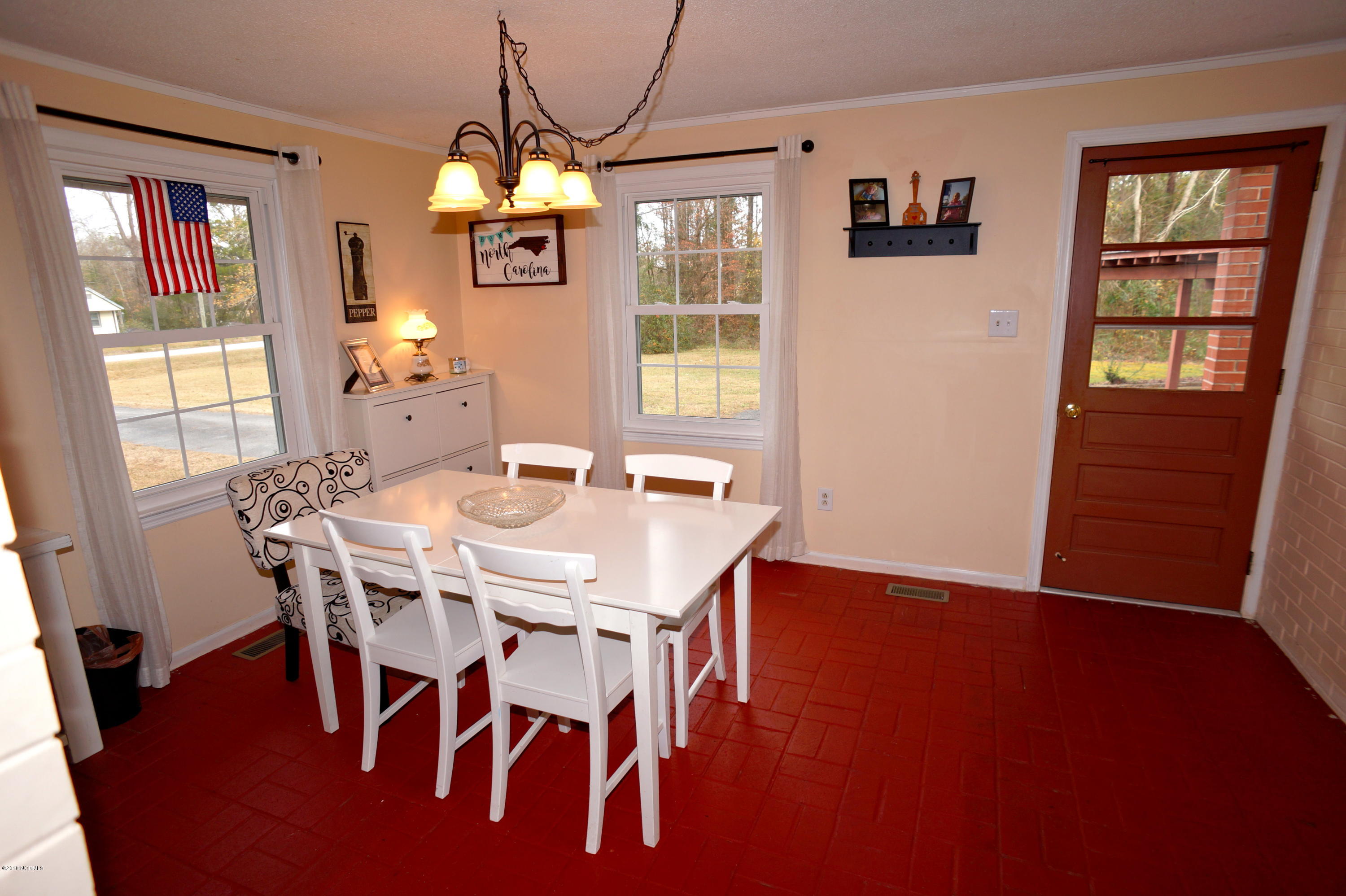 321 Craven County Road New Bern, NC 28560 - Photo 11 of 34 Dining or Family Room