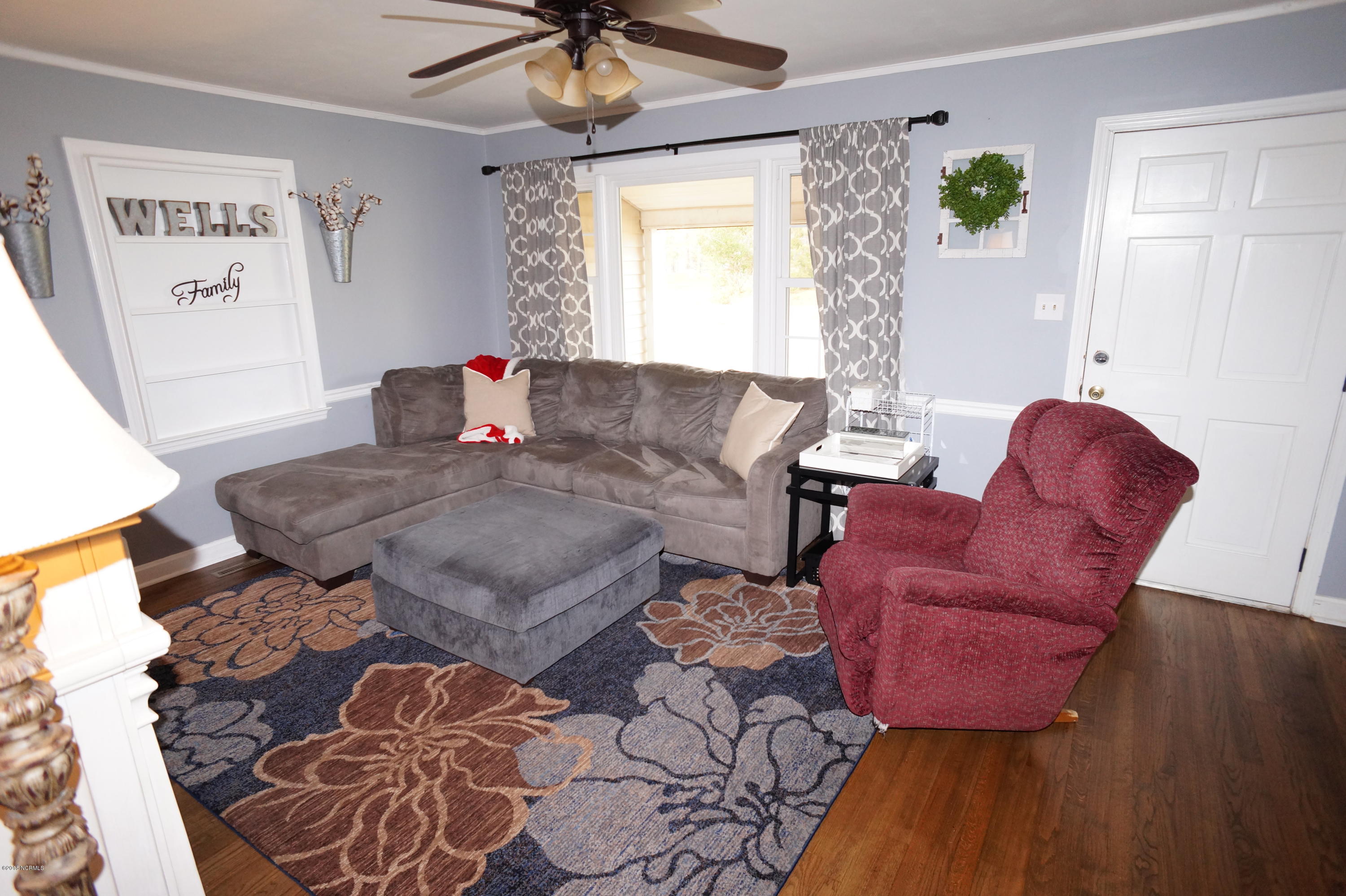 321 Craven County Road New Bern, NC 28560 - Photo 12 of 34 Living Room Vew