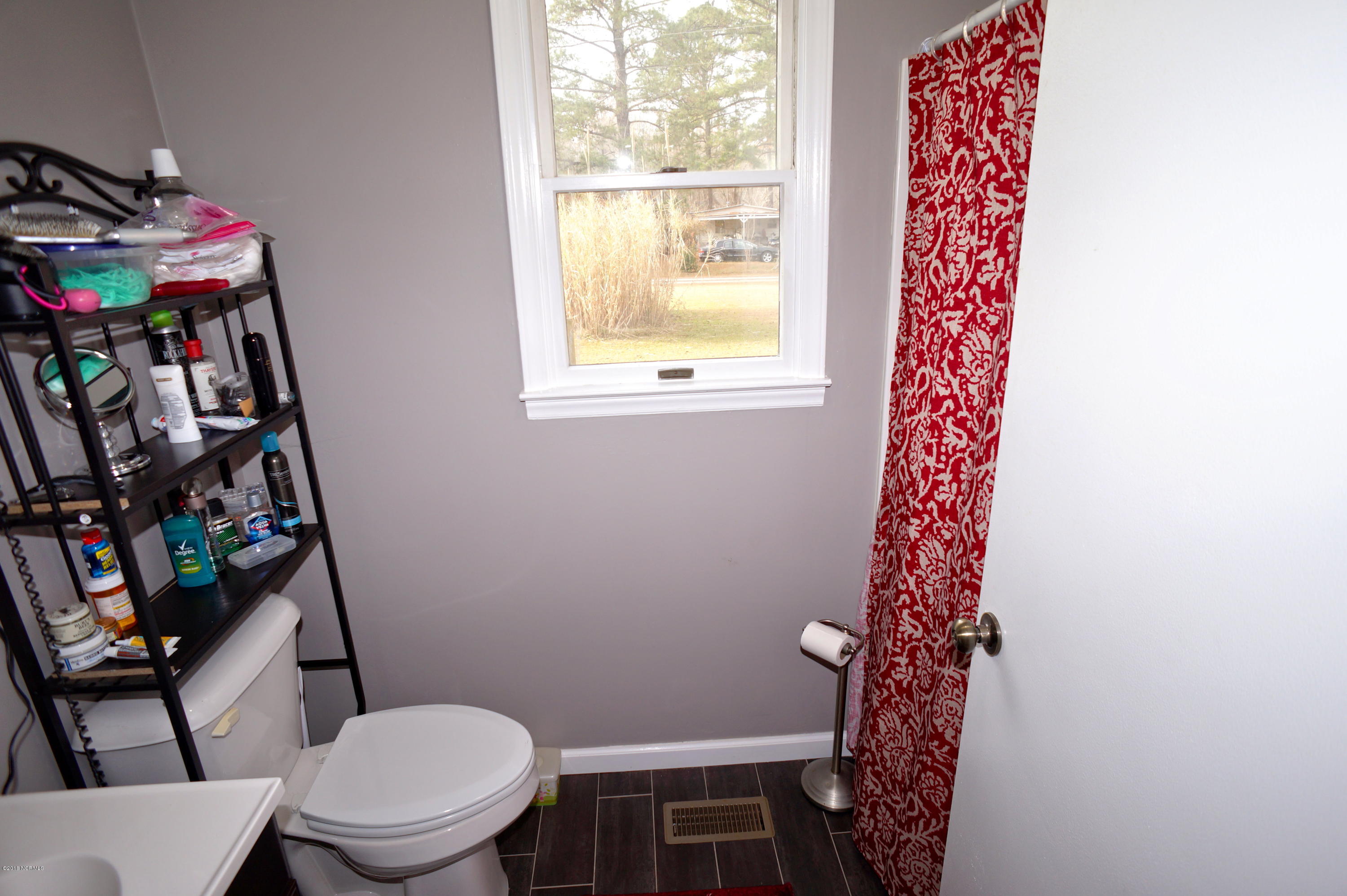 321 Craven County Road New Bern, NC 28560 - Photo 20 of 34 Master Bath