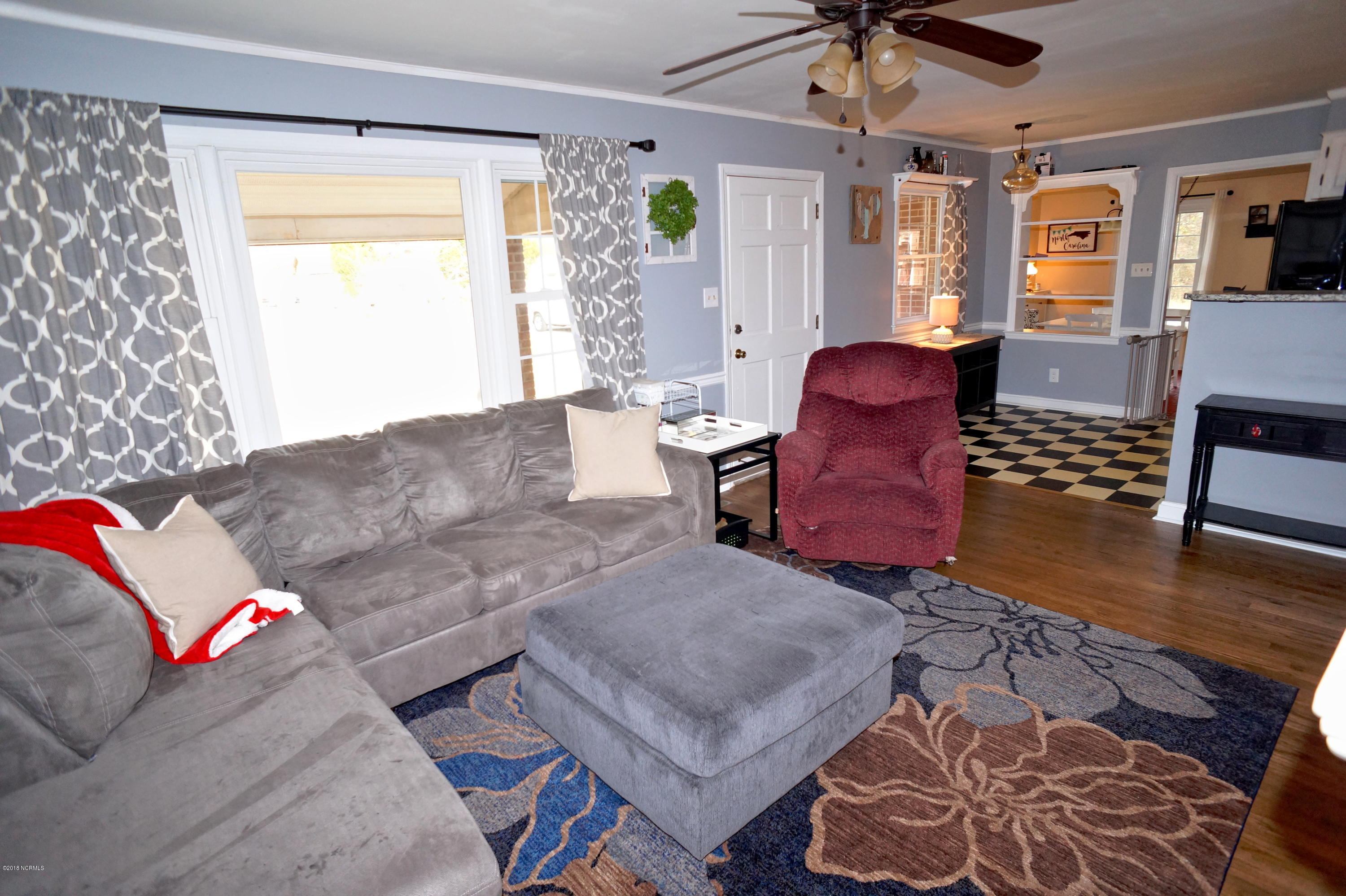 321 Craven County Road New Bern, NC 28560 - Photo 2 of 34 Nice Hardwood Floors