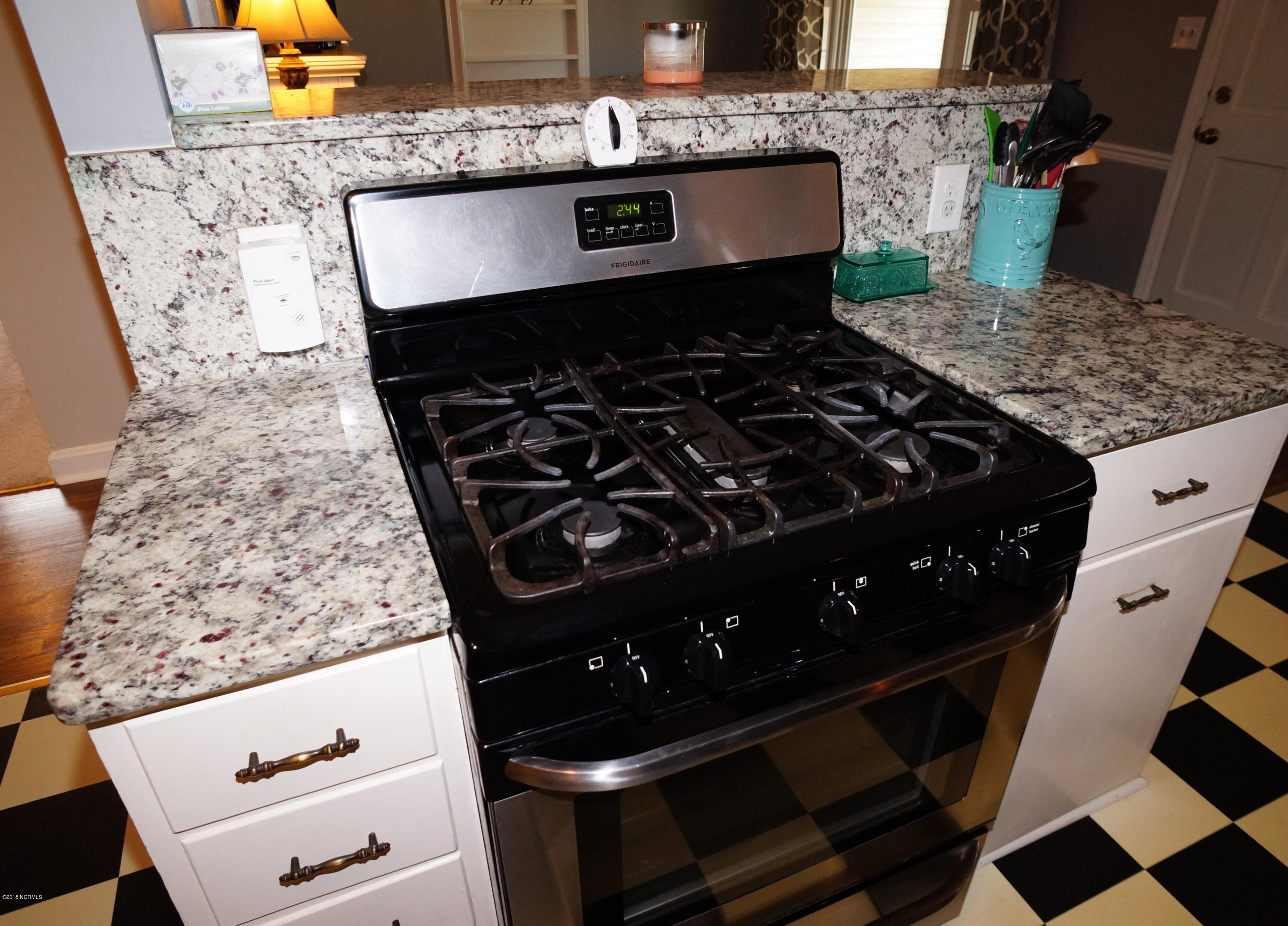321 Craven County Road New Bern, NC 28560 - Photo 6 of 34 Gas Range
