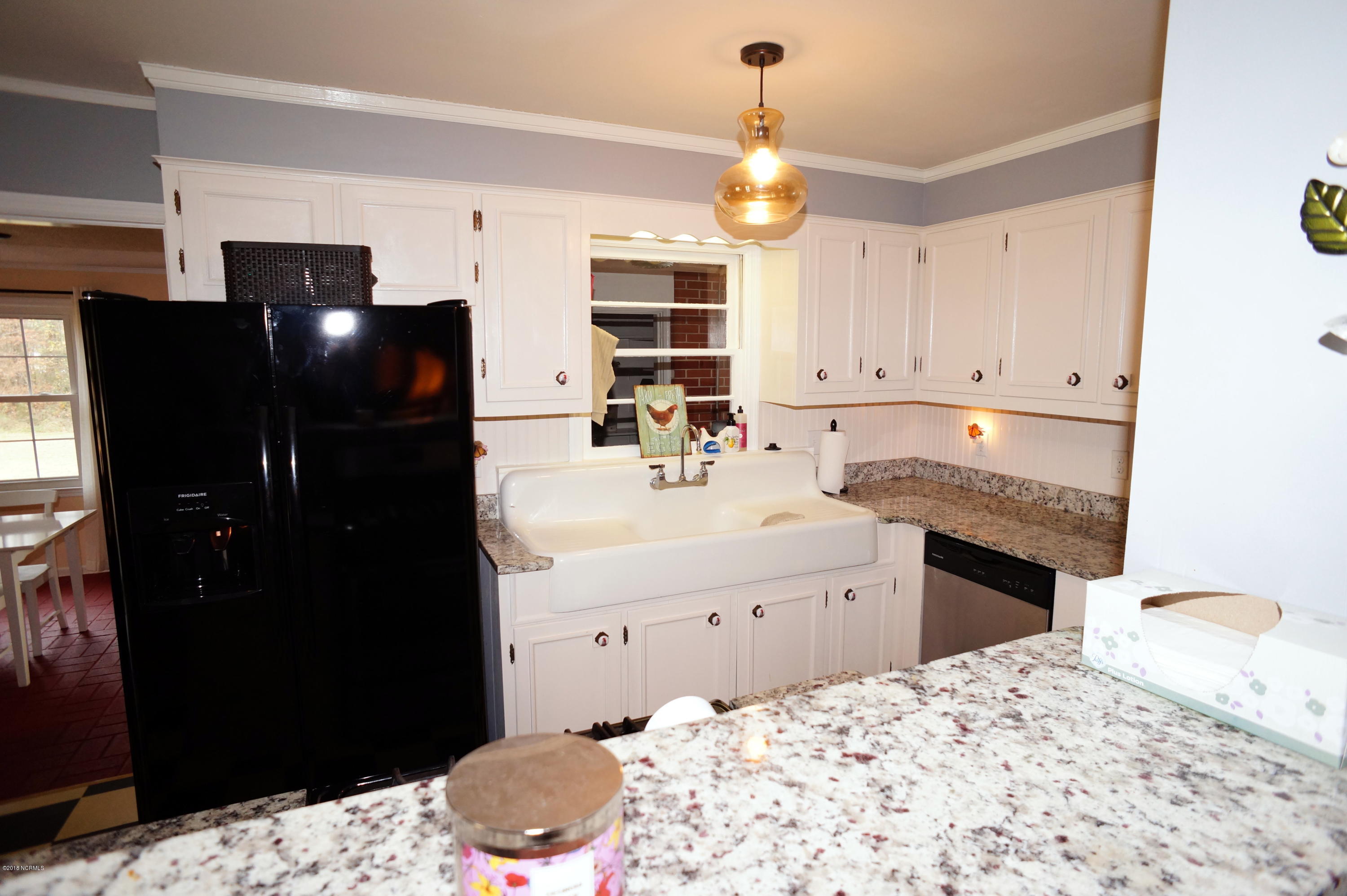 321 Craven County Road New Bern, NC 28560 - Photo 8 of 34 Kitchen Bar