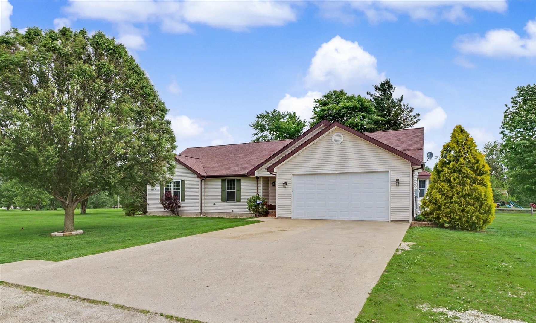 296 North 70 East Road Loda, IL 60948 - Photo 2 of 26