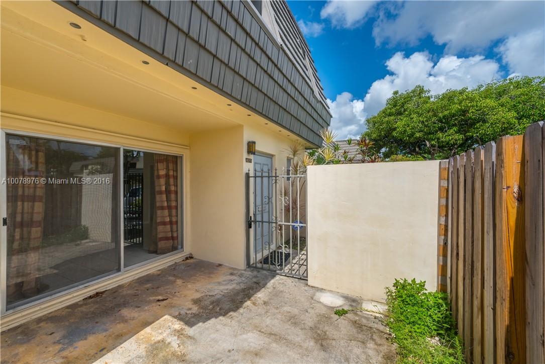 8375 Southwest 137th Avenue, Unit 8375 Miami, FL 33183 - Photo 9 of 30 a view of backyard with tub and wooden fence