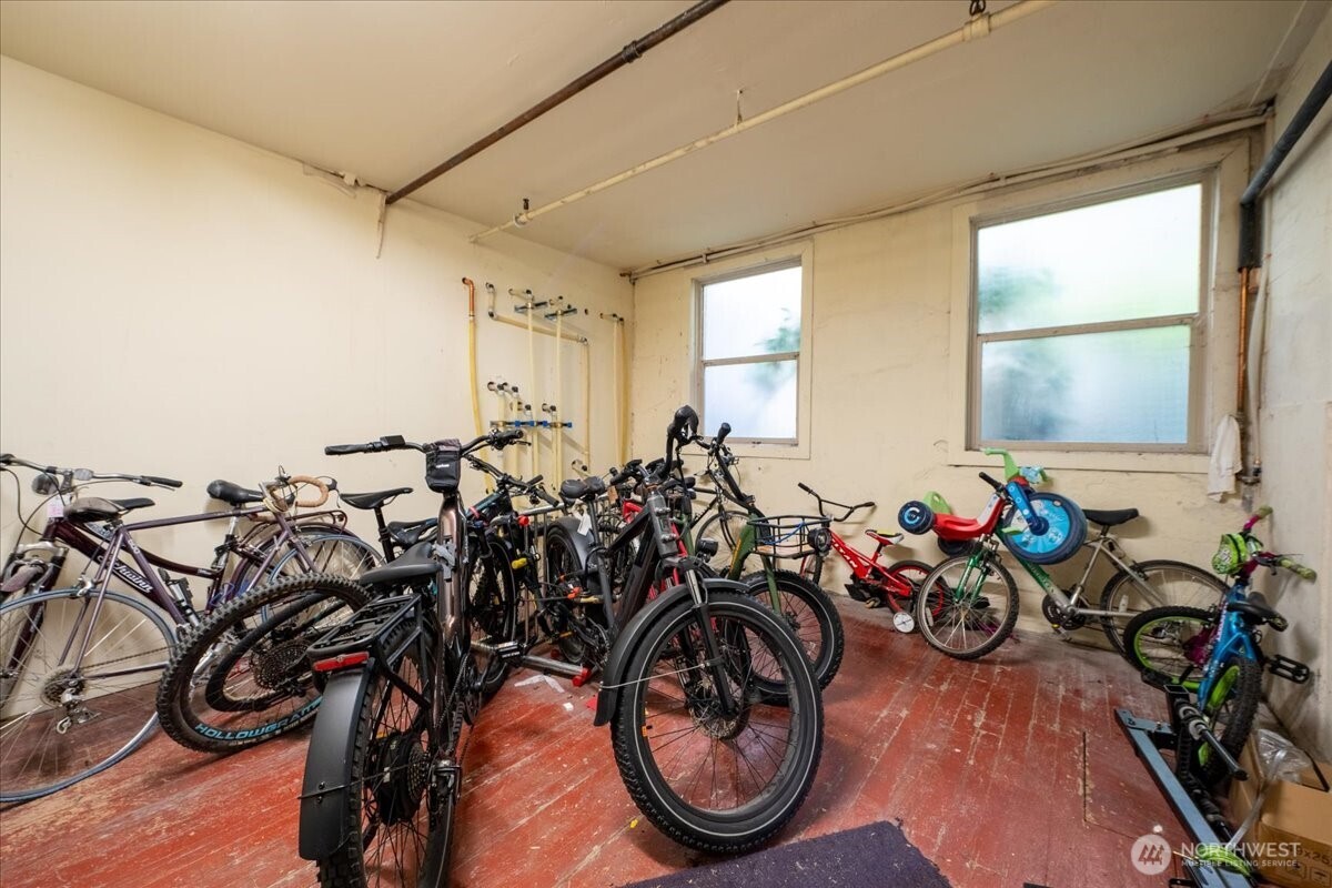 7 Harrison Street, Unit 20 Seattle, WA 98109 - Photo 19 of 27 a view of a room with gym equipment