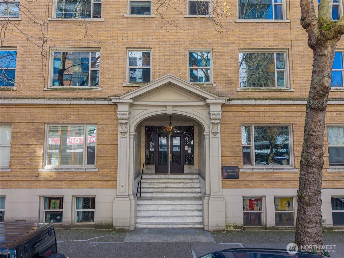 7 Harrison Street, Unit 20 Seattle, WA 98109 - Photo 2 of 27 a front view of a house with large windows