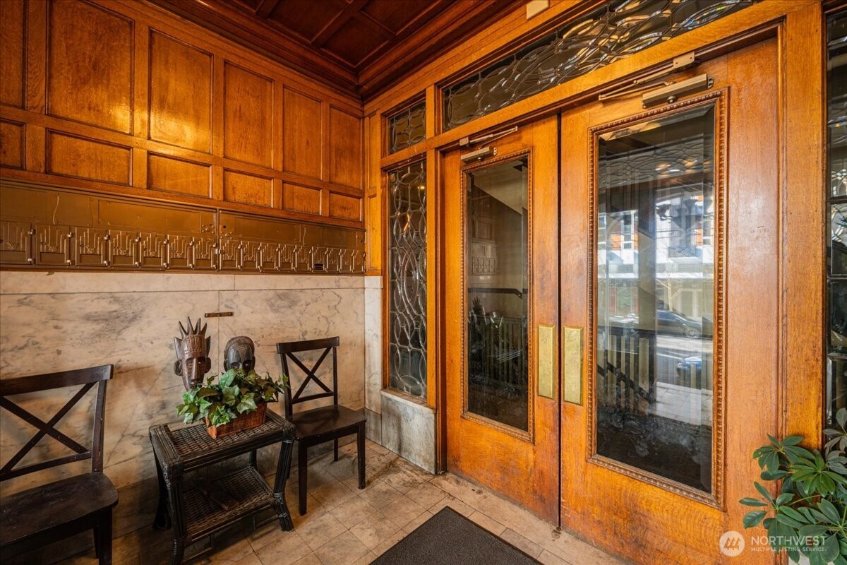 7 Harrison Street, Unit 20 Seattle, WA 98109 - Photo 3 of 27