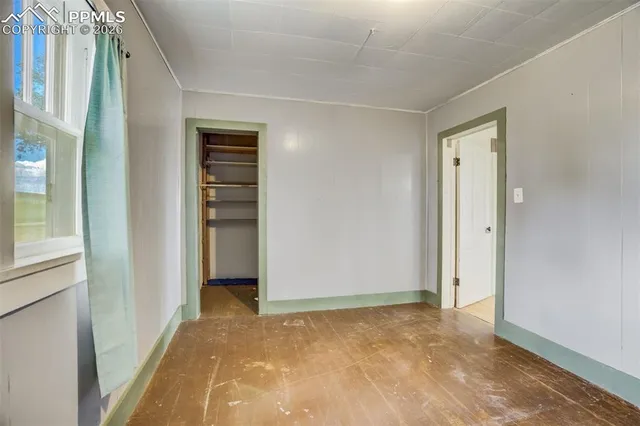 a view of a yard in front of a house with large tree