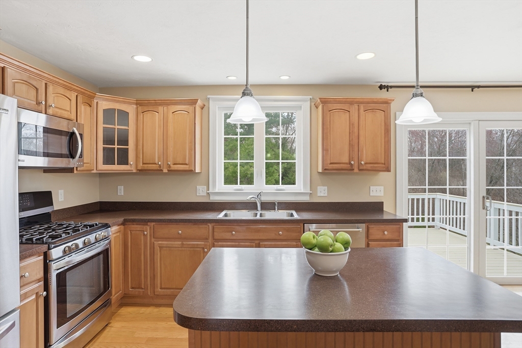17 Gray Farm Road Littleton, MA 01460 - Photo 7 of 37 Gallery Image 7