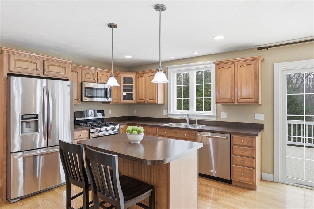 17 Gray Farm Road Littleton, MA 01460 - Photo 8 of 37 Gallery Image 8